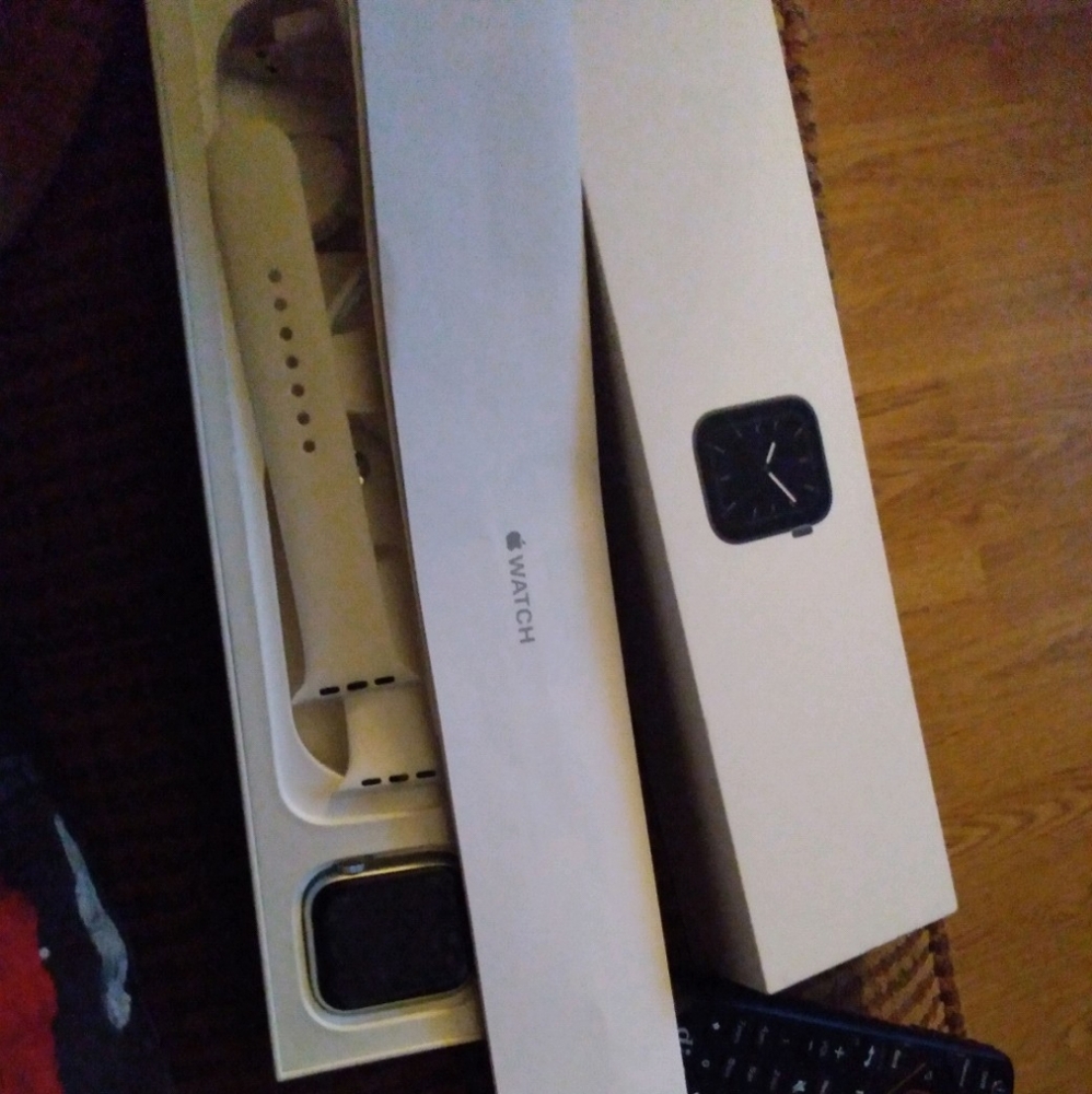 Apple Watch - Picture 3 of 3